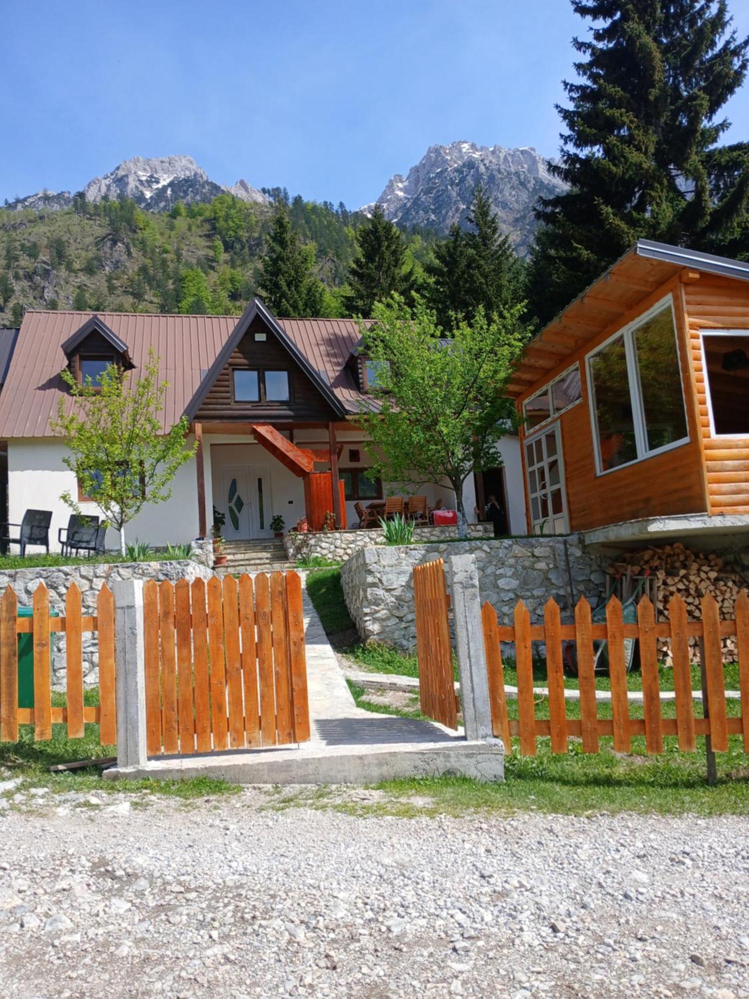 Bujtina Albjoni Casa de hóspedes *